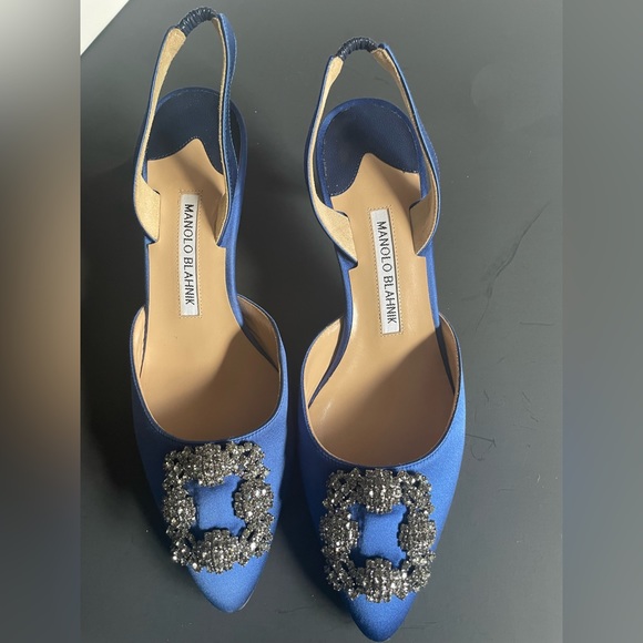 Manil is. Hangisi kitten heels from Neiman Marcus. - Picture 2 of 4